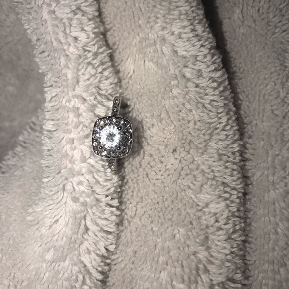 Beautiful Ring women’s size 6 - Picture 3 of 6